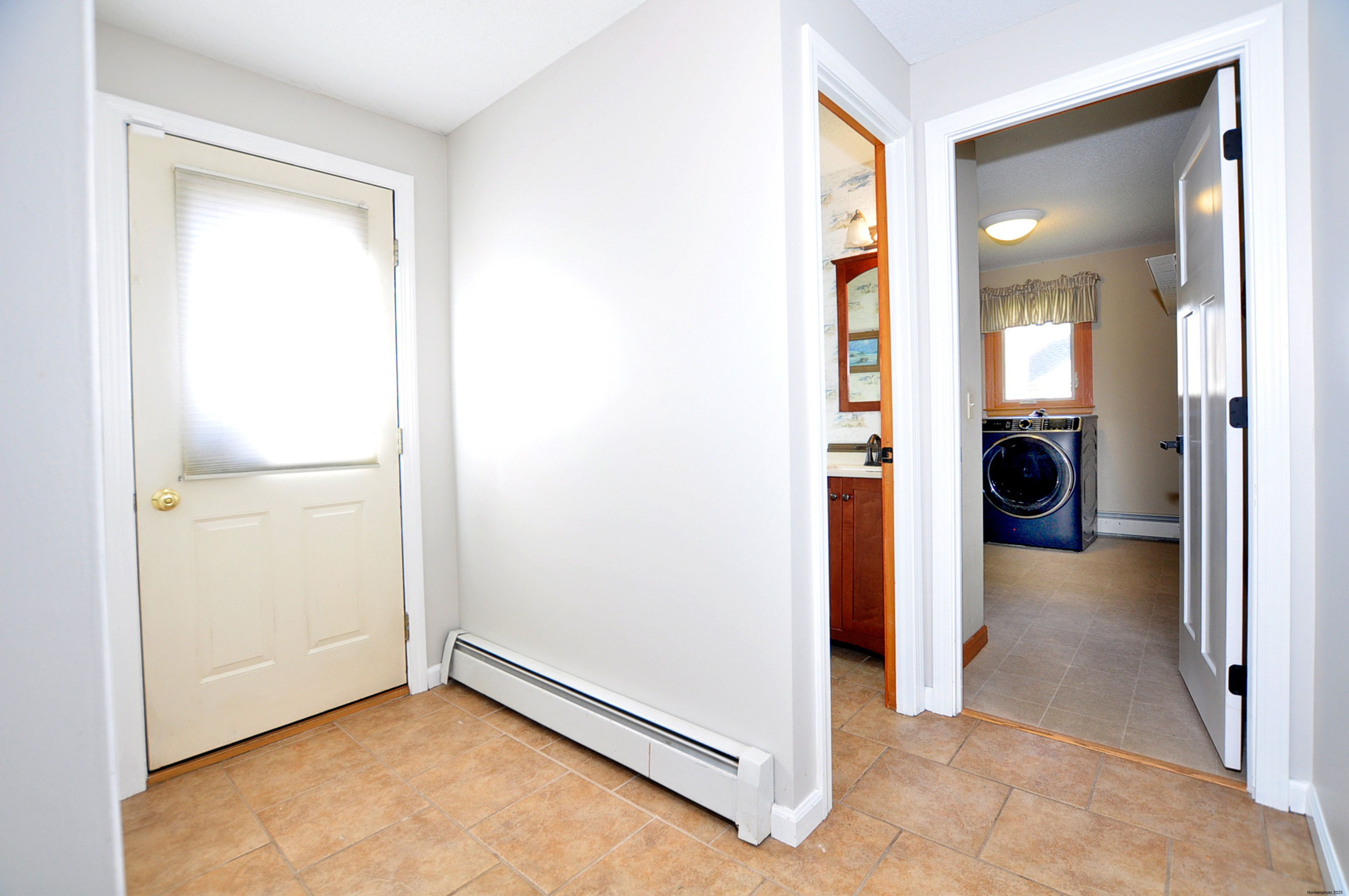 16 Virginia Lane Farmington, CT 06085 - Photo 18 of 40 a view of a livingroom with a walk in closet and bathroom