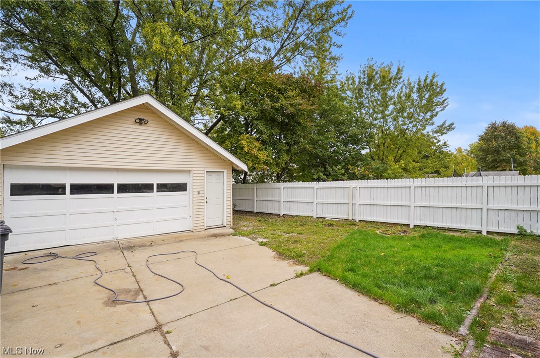 995 Inman Street Akron, OH 44306 - Photo 28 of 34 995 Inman St, Akron, Ohio 44306 is a Beautiful newly remodeled 2-story home with oversized 2 car garage includes a fully fenced private backyard! This home qualifies for a $5,000 grant from lender, ask for details!