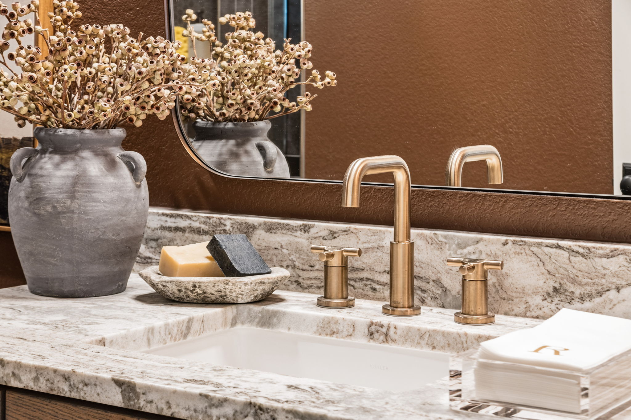 118 Cold Springs Drive Georgetown, TX 78633 - Photo 30 of 40 A well-appointed bathroom features a generously sized granite countertop and elegant gold-finished fixtures.