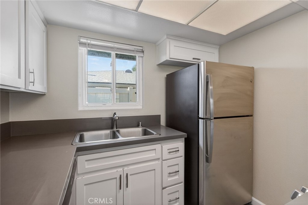 2891 Canyon Crest, Unit 32 Riverside, CA 92507 - Photo 13 of 27 a kitchen with a refrigerator and a sink