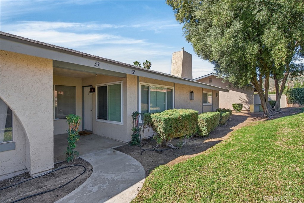 2891 Canyon Crest, Unit 32 Riverside, CA 92507 - Photo 2 of 27 a front view of a house with garden