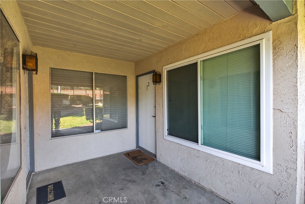 2891 Canyon Crest, Unit 32 Riverside, CA 92507 - Photo 3 of 27 a view of an empty room and window