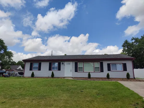 $269,900 | 377 Pinewood Drive, Valparaiso, IN 46385