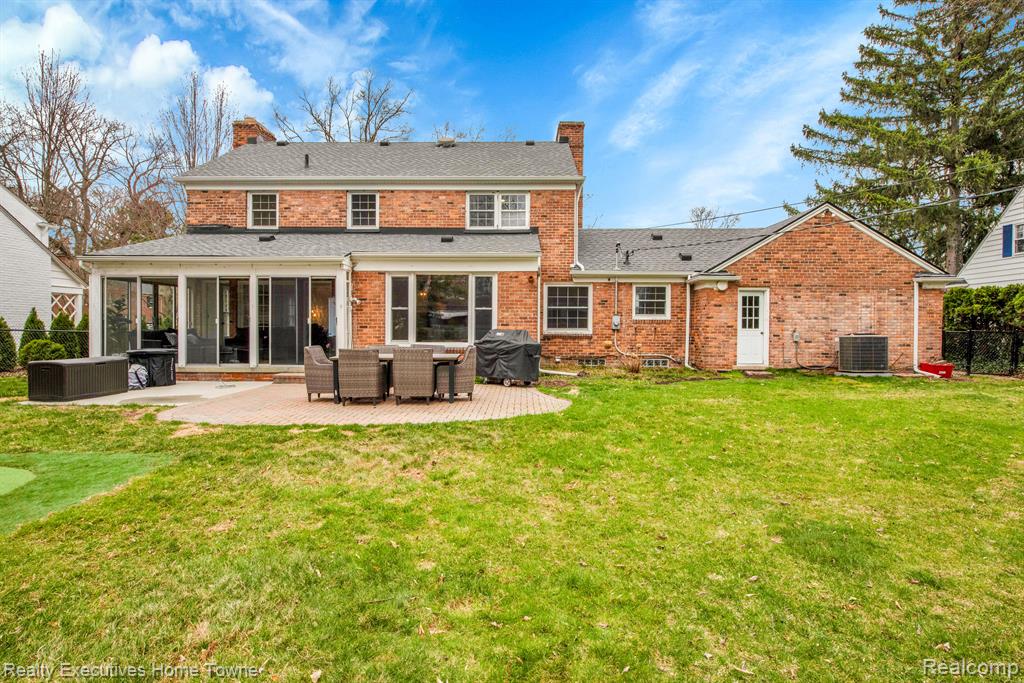 71 Merriweather Road Grosse Pointe Farms, MI 48236 - Photo 5 of 36