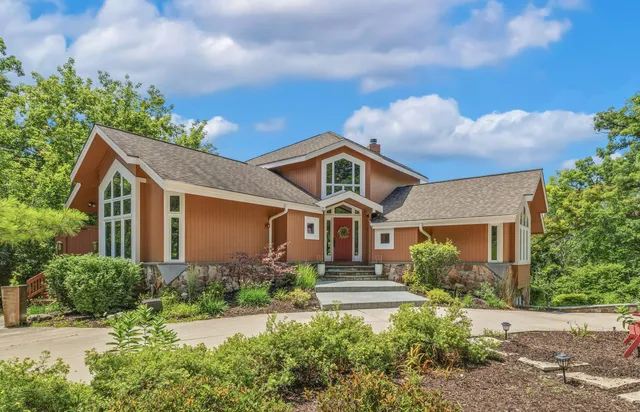 $925,000 | 1460 Geneva Club Place, Geneva, WI 53147