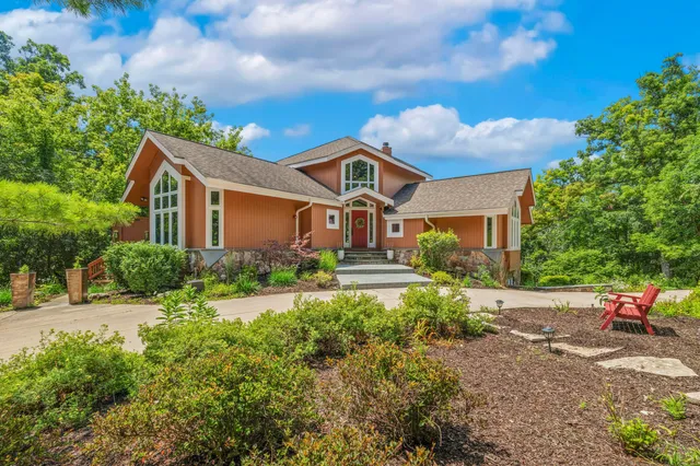 $925,000 | 1460 Geneva Club Place, Geneva, WI 53147