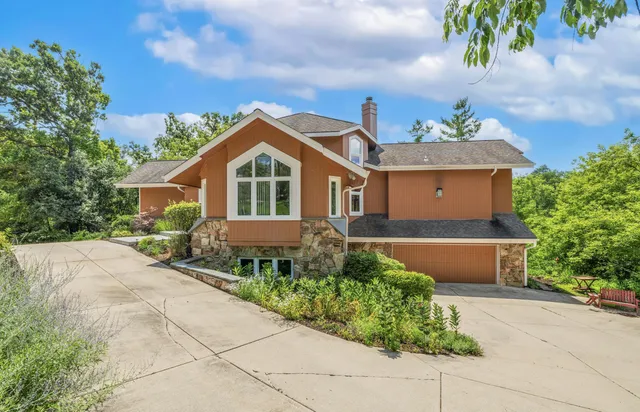 $925,000 | 1460 Geneva Club Place, Geneva, WI 53147