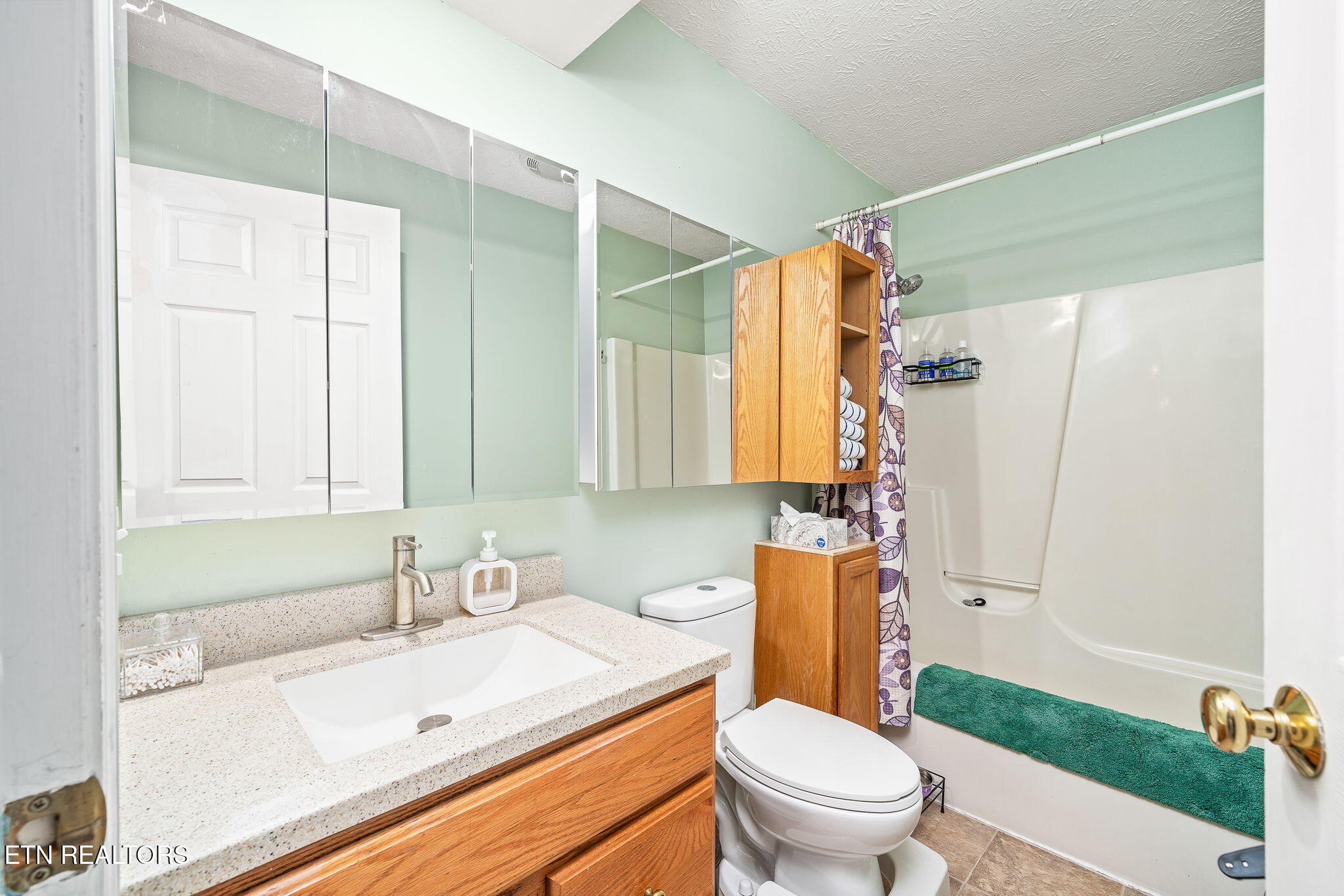 614 West Creston Road Crossville, TN 38571 - Photo 20 of 47 a bathroom with a sink toilet and shower