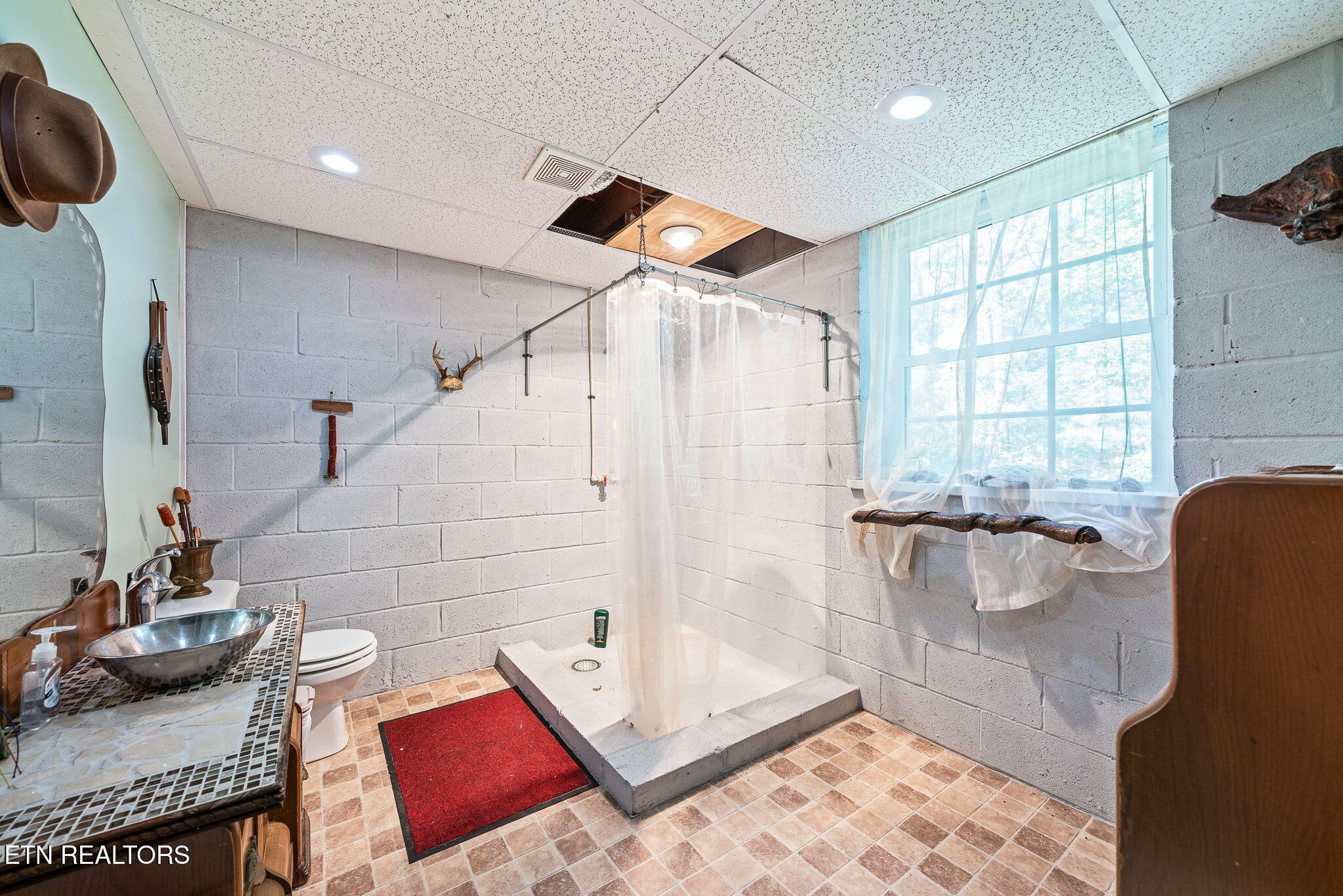 614 West Creston Road Crossville, TN 38571 - Photo 26 of 47 a bathroom with a sink toilet and shower