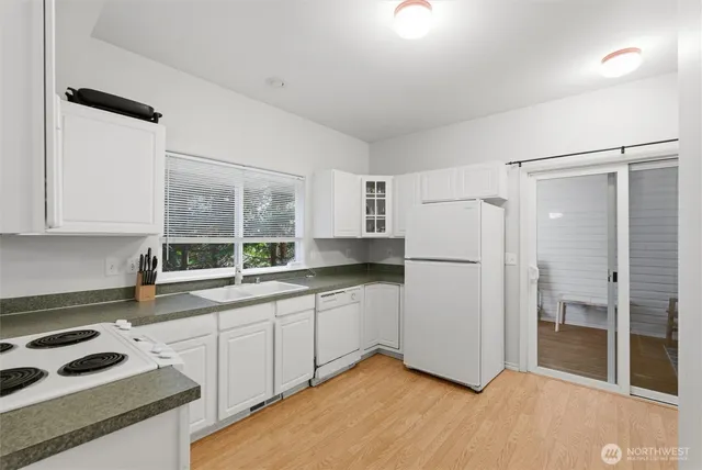 $550,000 | 5705 200th Street Southwest, Unit D, Lynnwood, WA 98036