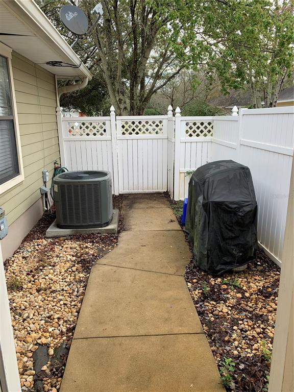 187 Southwest 129 Terrace Newberry, FL 32669 - Photo 25 of 39 a view of a backyard