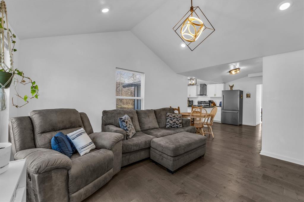 1209 Southey Street Waco, TX 76704 - Photo 17 of 21 Living Room