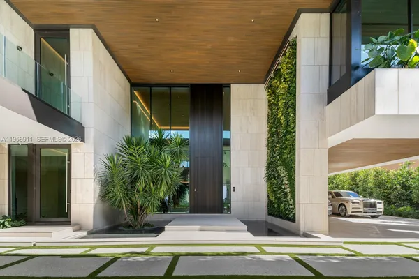 $88,500,000 | 255 Ocean Boulevard, Golden Beach, FL 33160