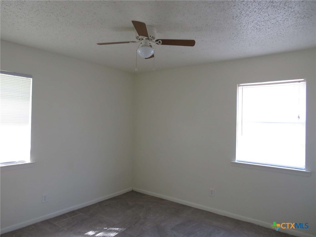 1513 Janis Drive, Unit A Killeen, TX 76549 - Photo 5 of 6 an empty room with a window