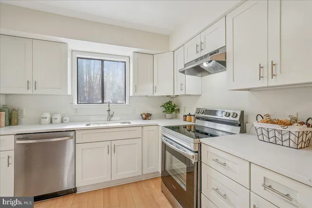 $474,999 | 2315 Emerald Heights Court, Reston, VA 20191