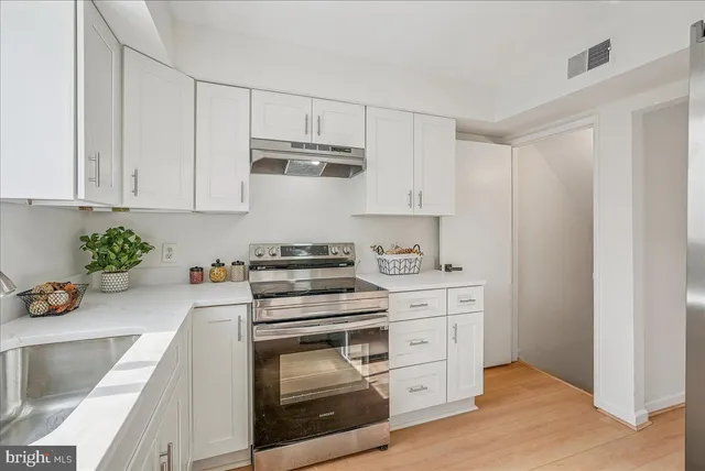 $474,999 | 2315 Emerald Heights Court, Reston, VA 20191