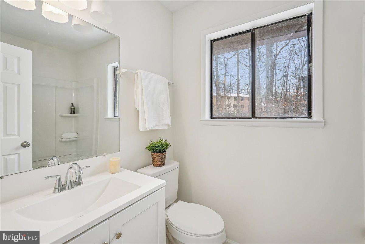 2315 Emerald Heights Court Reston, VA 20191 - Photo 23 of 36 Upper Level Full Bath