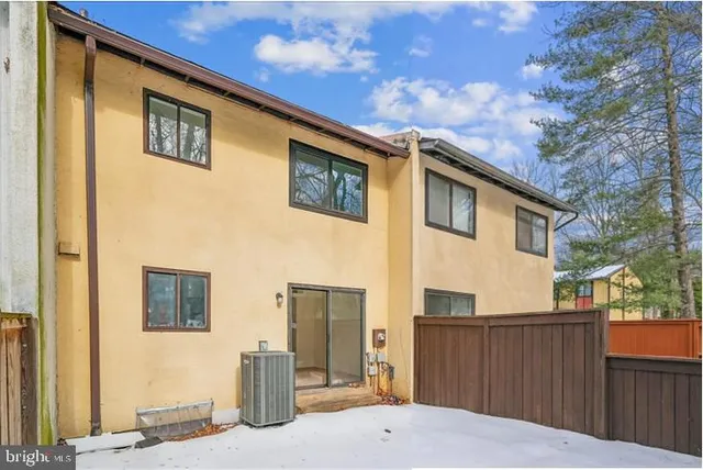 $474,999 | 2315 Emerald Heights Court, Reston, VA 20191