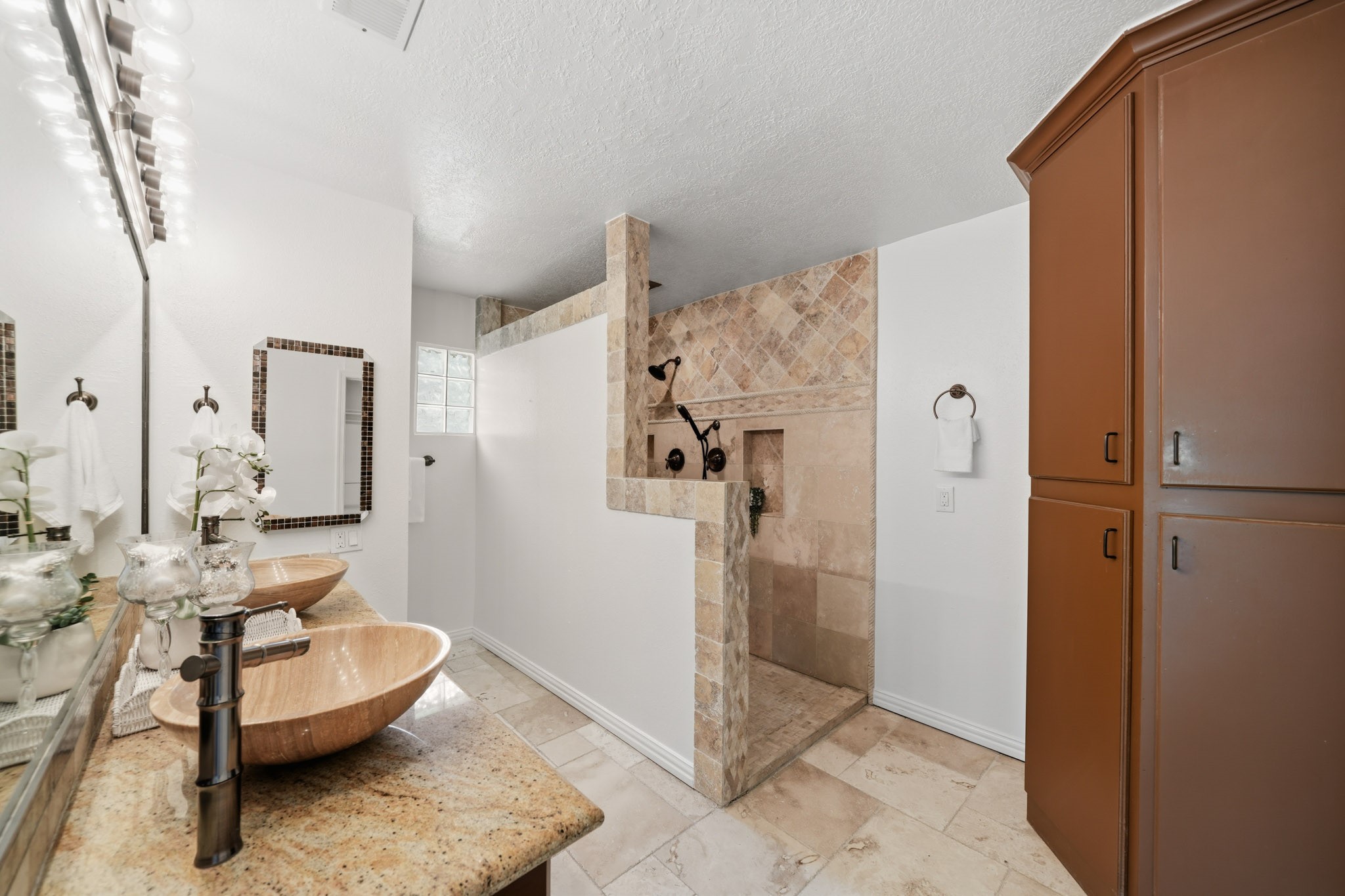 79 Summers Wind Street Conroe, TX 77356 - Photo 22 of 45 a living room with furniture and a rug
