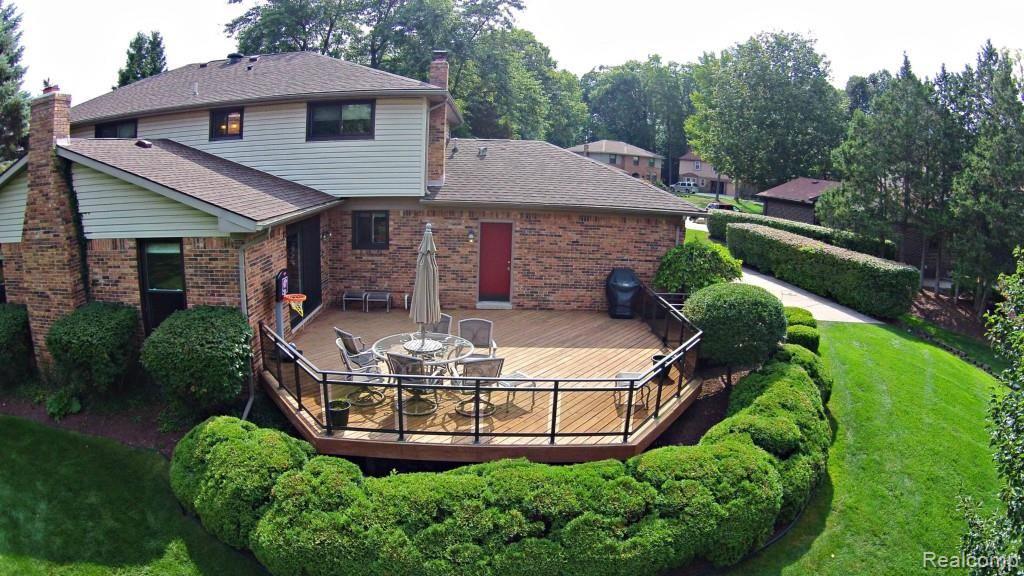 2836 Woodford Circle Rochester, MI 48306 - Photo 3 of 37 Woodford Cir Deck.jpg