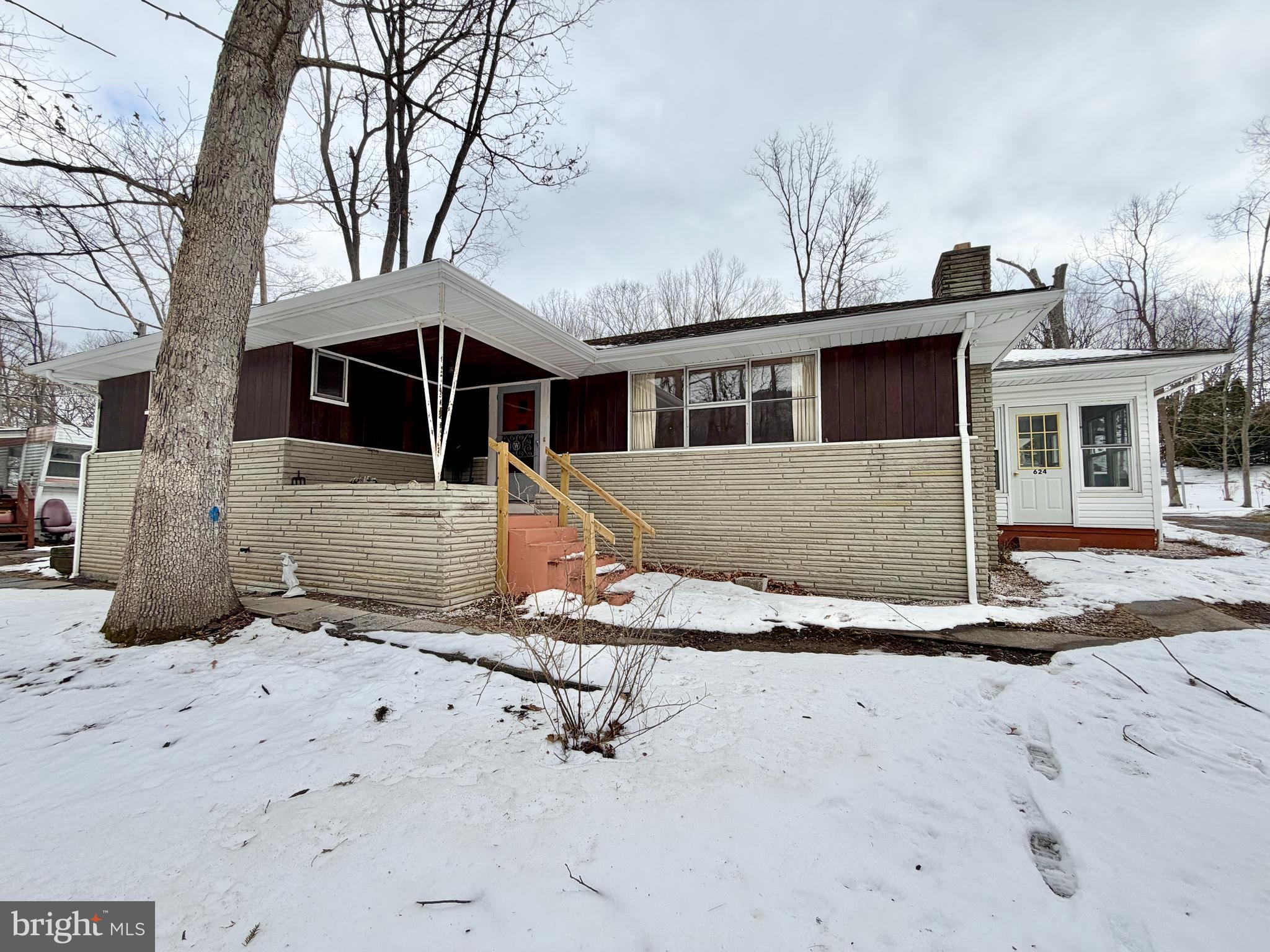 624 Raystown Road Everett, PA 15537 - Photo 2 of 30