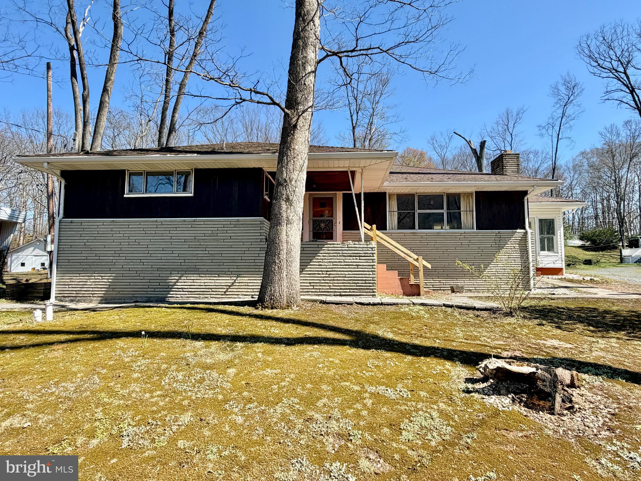 624 Raystown Road Everett, PA 15537 - Photo 2 of 32