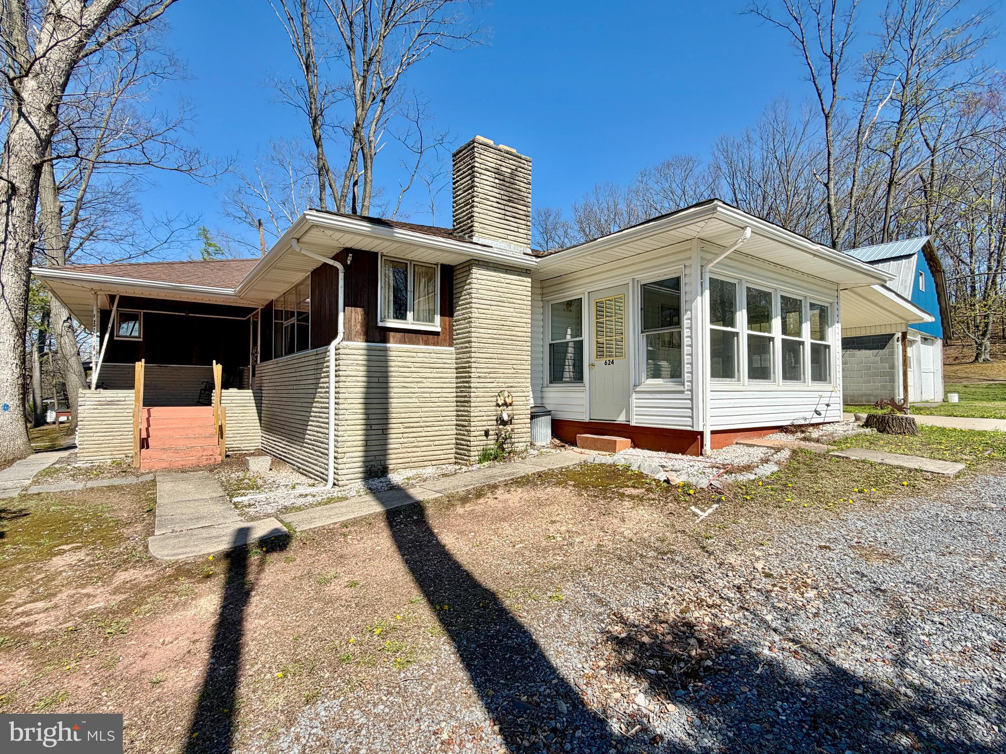 624 Raystown Road Everett, PA 15537 - Photo 3 of 32