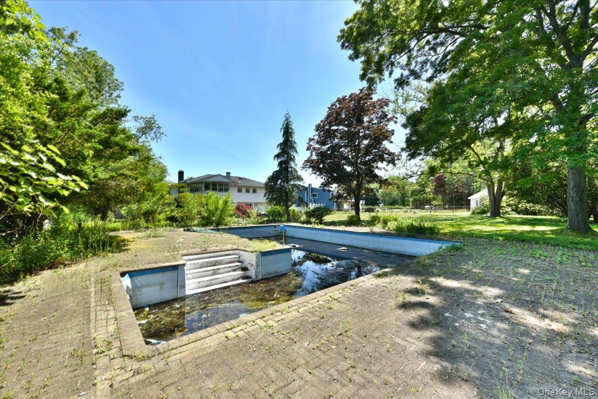 44 Peppermint Road Commack, NY 11725 - Photo 33 of 35