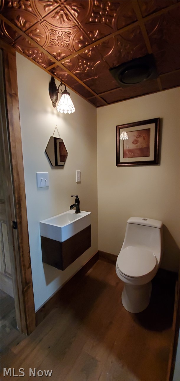 7310 New England Ridge Road Washington, WV 26181 - Photo 9 of 35 Half bath level 1