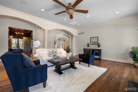 $2,399,000 | 16 Outer Ladue Drive, Frontenac, MO 63131