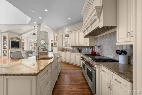 $2,399,000 | 16 Outer Ladue Drive, Frontenac, MO 63131