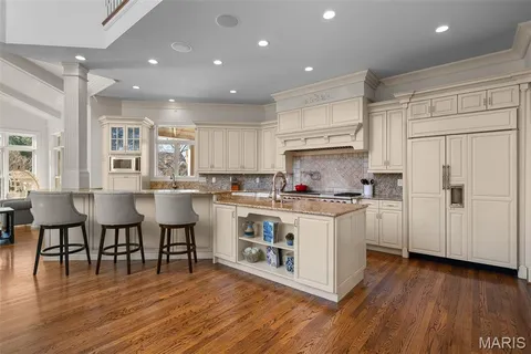 $2,399,000 | 16 Outer Ladue Drive, Frontenac, MO 63131