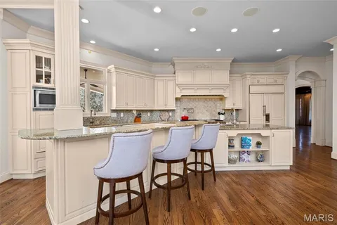 $2,399,000 | 16 Outer Ladue Drive, Frontenac, MO 63131