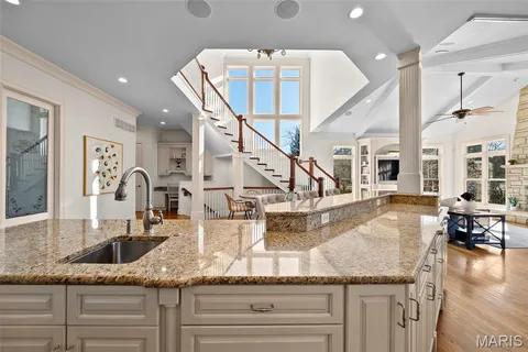 $2,399,000 | 16 Outer Ladue Drive, Frontenac, MO 63131
