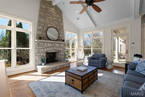 $2,399,000 | 16 Outer Ladue Drive, Frontenac, MO 63131
