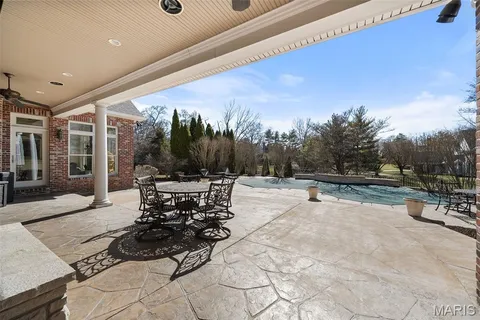 $2,399,000 | 16 Outer Ladue Drive, Frontenac, MO 63131