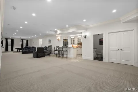 $2,399,000 | 16 Outer Ladue Drive, Frontenac, MO 63131