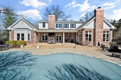 $2,399,000 | 16 Outer Ladue Drive, Frontenac, MO 63131