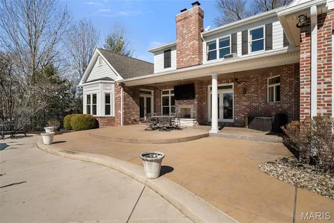 $2,399,000 | 16 Outer Ladue Drive, Frontenac, MO 63131