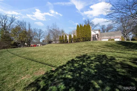 $2,399,000 | 16 Outer Ladue Drive, Frontenac, MO 63131