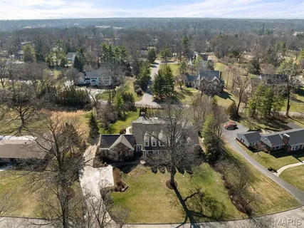 $2,399,000 | 16 Outer Ladue Drive, Frontenac, MO 63131