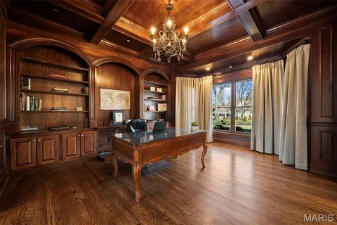 $2,399,000 | 16 Outer Ladue Drive, Frontenac, MO 63131