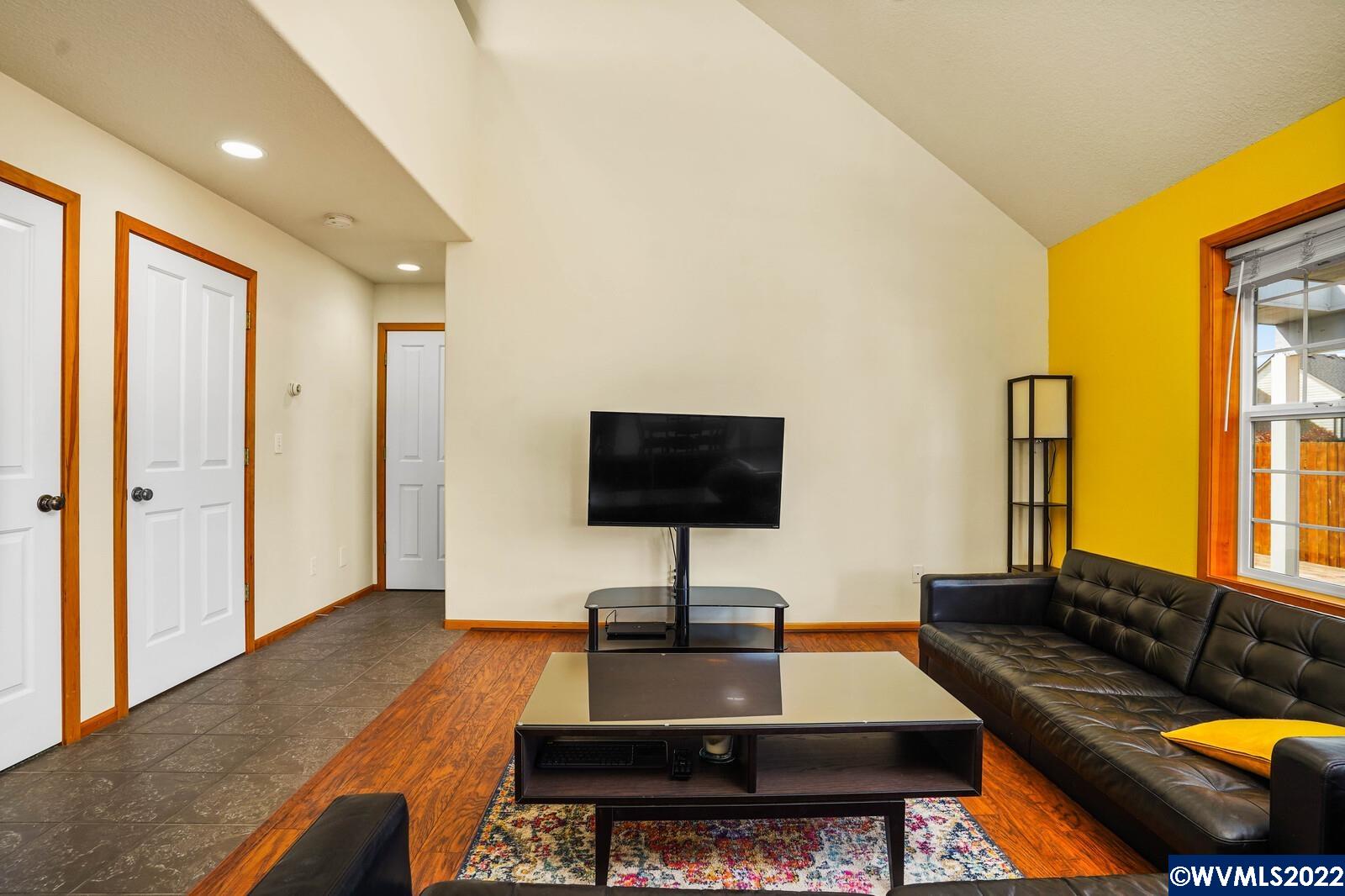 2066 Chase Loop Southwest Albany, OR 97321 - Photo 8 of 36 Gallery Image 8