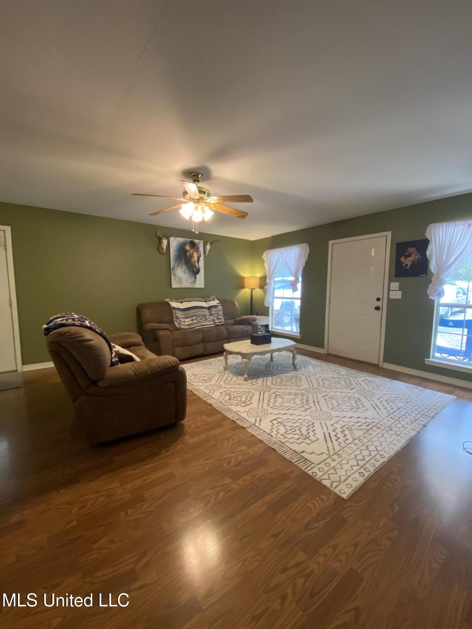 22 Uncle Pete Road Carriere, MS 39426 - Photo 4 of 17 4 Living room, IMG_4490