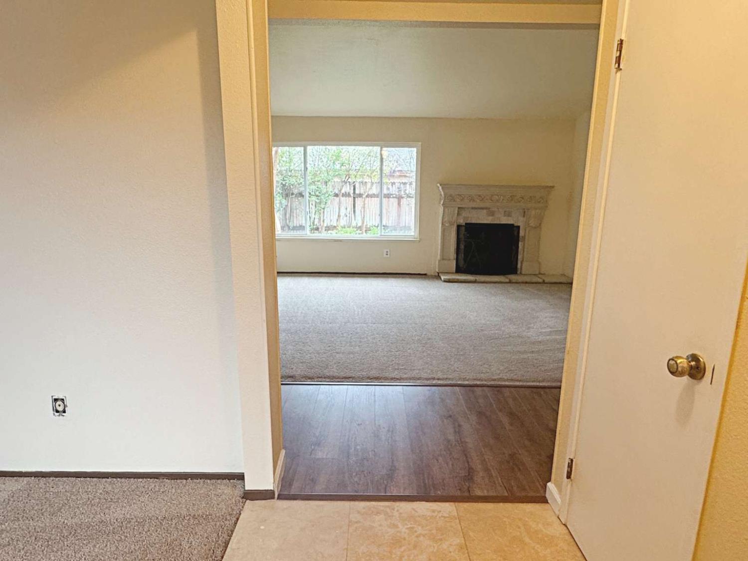 6249 Sunmist Way Citrus Heights, CA 95621 - Photo 18 of 24 an empty room with windows