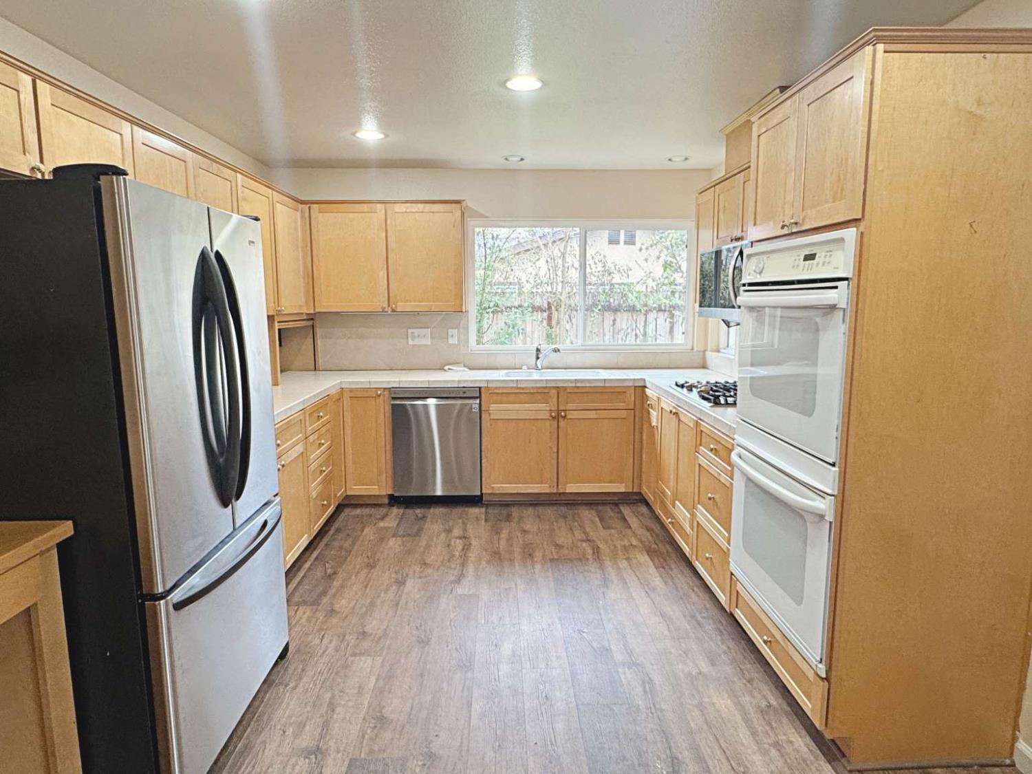 6249 Sunmist Way Citrus Heights, CA 95621 - Photo 8 of 24 a kitchen with stainless steel appliances a refrigerator sink and microwave