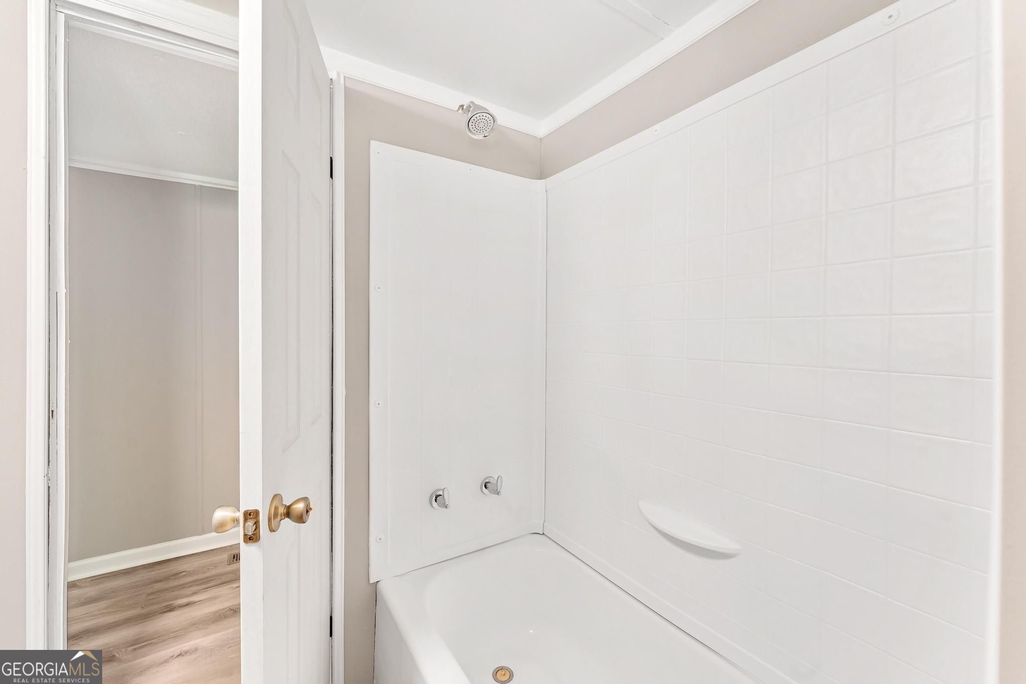 1528 Hodges Mill Road Hartwell, GA 30643 - Photo 17 of 37 a bathroom with a bathtub