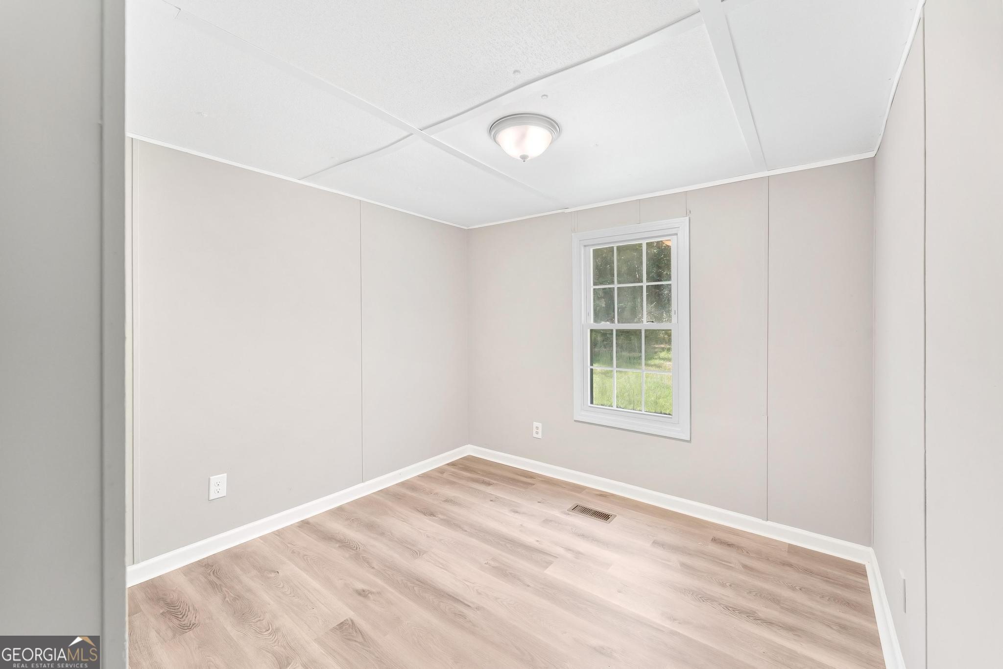 1528 Hodges Mill Road Hartwell, GA 30643 - Photo 18 of 37 an empty room with a window