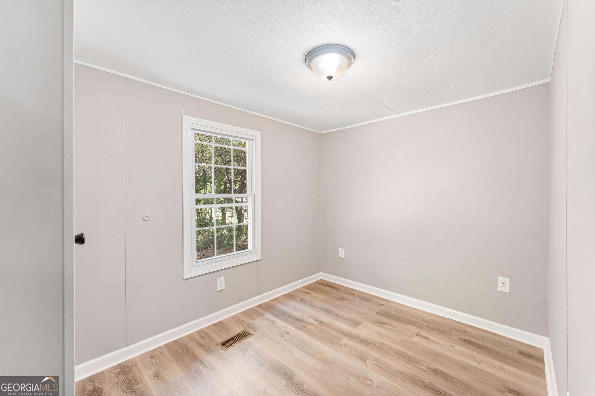 1528 Hodges Mill Road Hartwell, GA 30643 - Photo 22 of 37 an empty room with windows