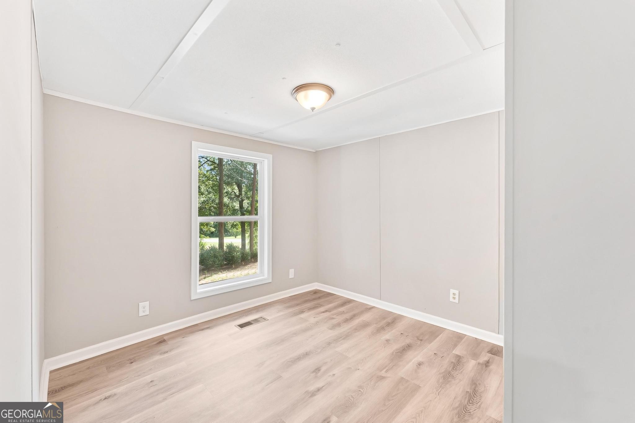 1528 Hodges Mill Road Hartwell, GA 30643 - Photo 25 of 37 an empty room with windows